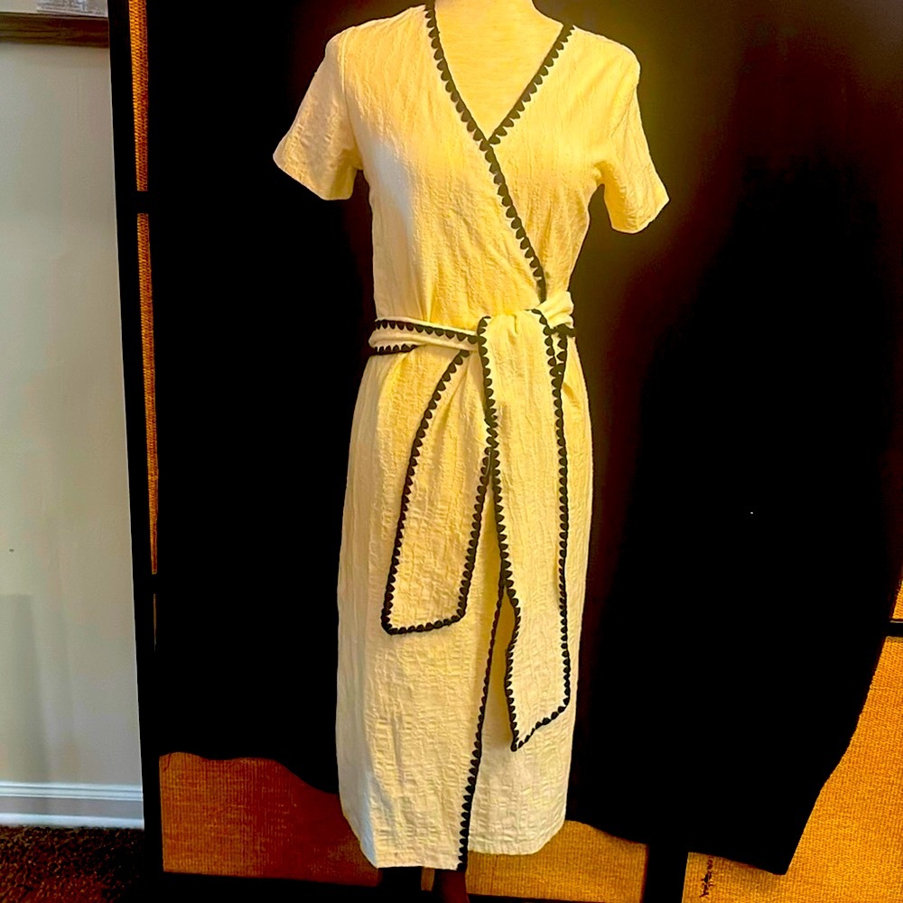 NWOT Zara Ivory midi wrap dress with Black Detailing. M
New without tags